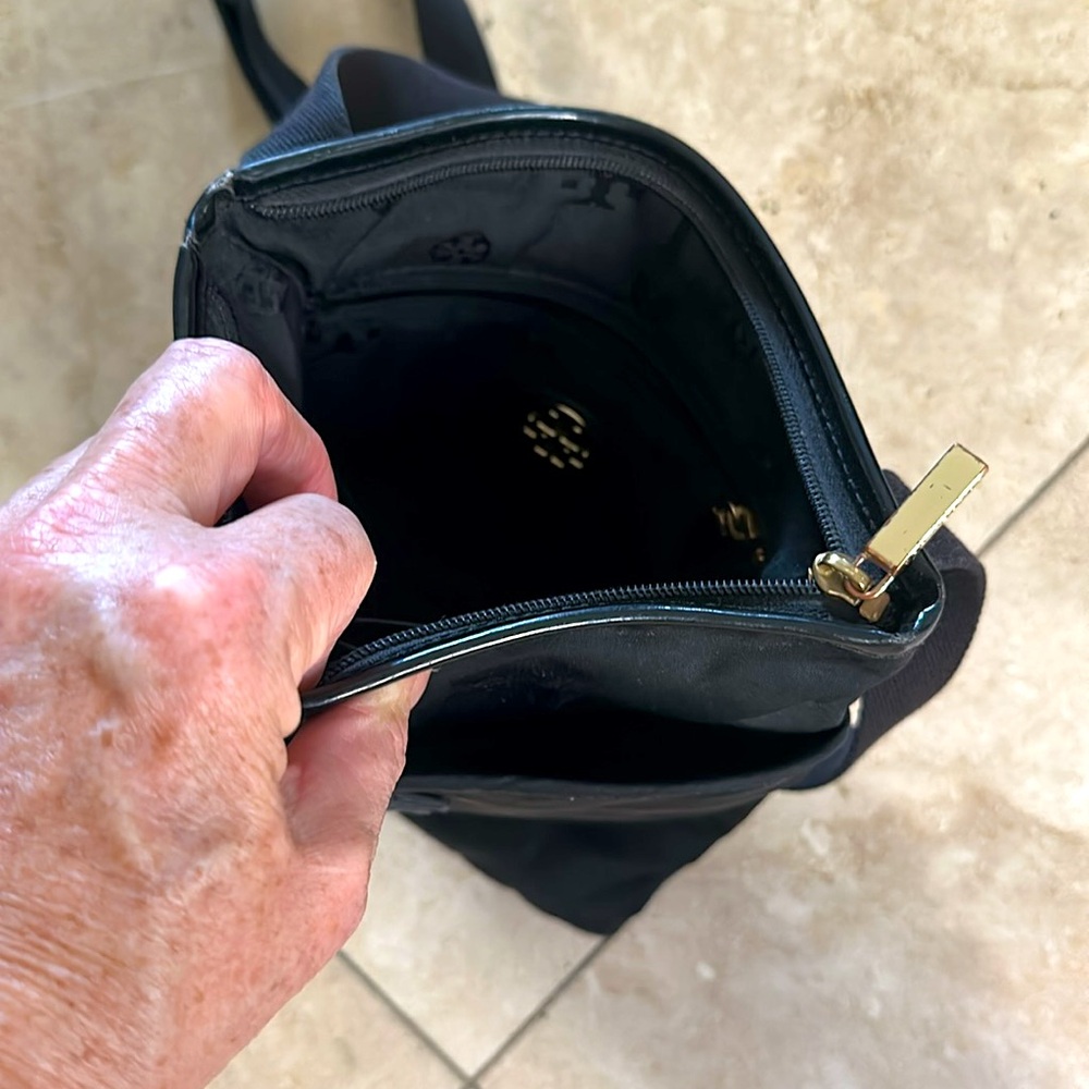 Tory Burch Black Nylon Messenger Bag w/Gold Zipper Detail • Clean In & Out - Picture 7 of 9